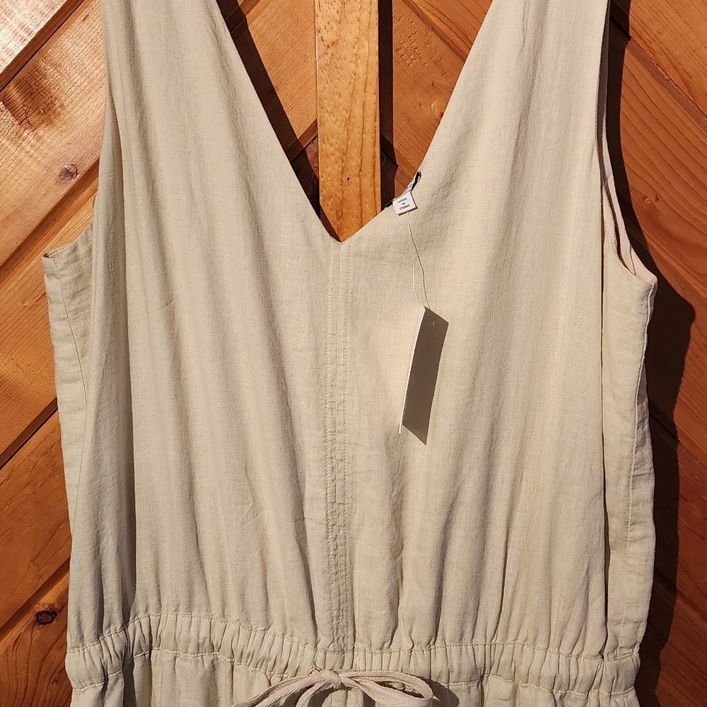 Splendid linen jumpsuit size XL color oatmeal pit to pit 21 in. Inseam 26 1/2 in - Picture 6 of 15